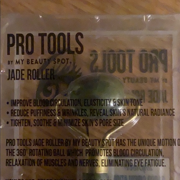 ✨Jade facial roller🦋 - Picture 6 of 8